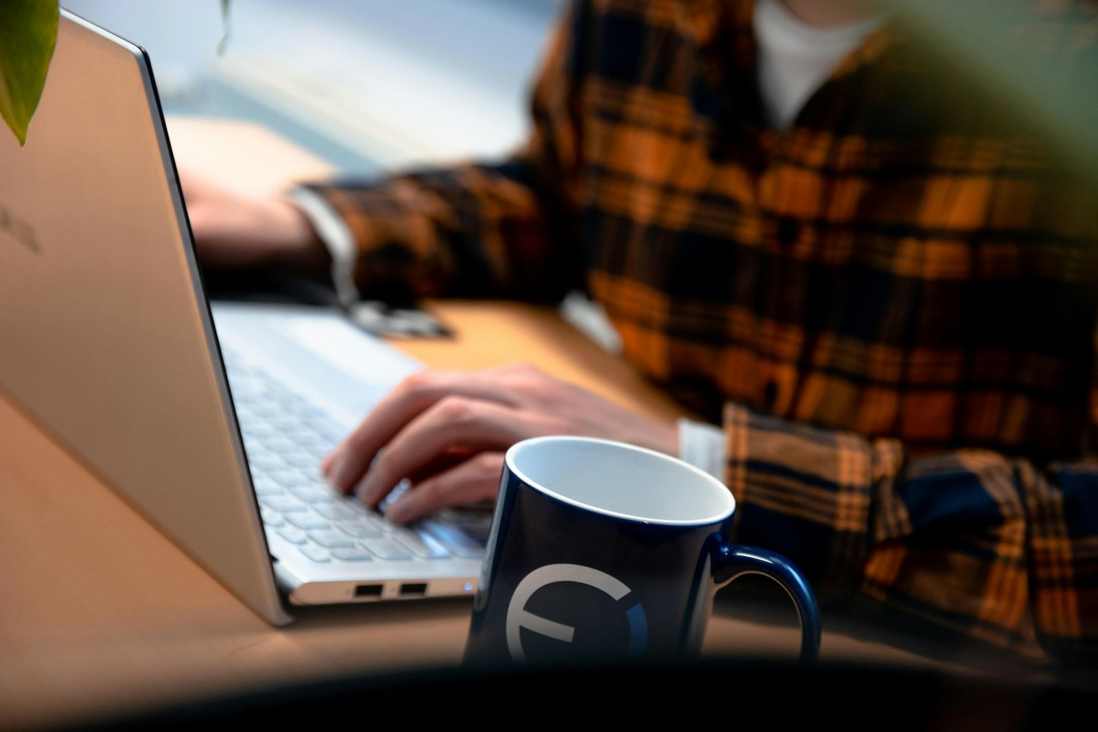 tutoriel Photoshop 2025, IA générative, générative fill, Adobe Firefly, workflow Photoshop, comparatif Canva vs Photoshop, Canva AI, fonctionnalités AI, retouche automatisée, design génératif, comparaison outil design, productivité visuelle, formation Photoshop en ligne, formation infographiste, formation Photoshop CPF, tutorat en ligne, e‑learning Photoshop, Qualiopi, RNCP, ORSYS, Cegos, CNAM, OpenClassrooms, guide pratique, tutoriel pas à pas, intégration Firefly, masking IA, neural filters Photoshop, mobile workflow, Canva pro intégration, prompt efficaces, Adobe Max AI, tutoriel vidéo, support pédagogique, Paris, Lyon, Marseille, Toulouse, Lille, Nantes, Bordeaux, Strasbourg, Montpellier, Rennes